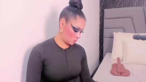 Snapshot of angie_will chatting on 09.11.25 A N G I E. online show from 09.11.25