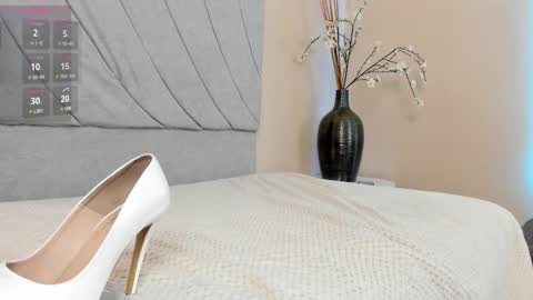 Snapshot of angieebaezz chatting on 12.15.24 Angie online show from 12.15.24