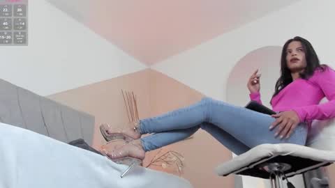 Snapshot of angieebaezz chatting on 01.23.25 Angie online show from 01.23.25