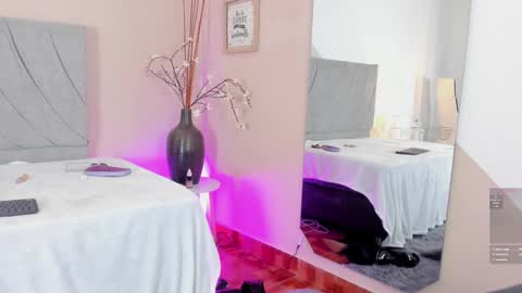 Snapshot of angieebaezz chatting on 02.12.25 Angie online show from 02.12.25