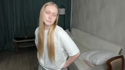 Snapshot of anhedney chatting on 04.17.26 Violet online show from 04.17.26