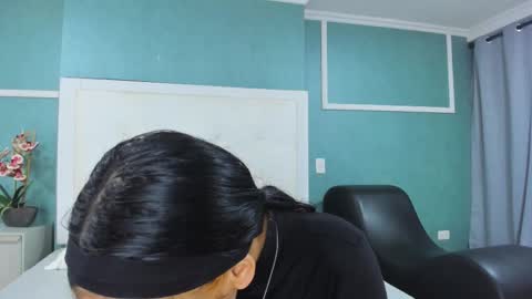 Ania online show from 12.17.25