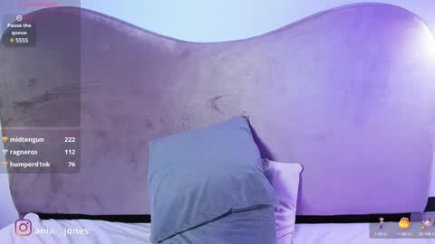 Snapshot of ania_mml chatting on 12.20.24 Ania online show from 12.20.24