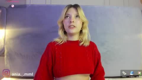 Snapshot of ania_mml chatting on 09.18.25 Ania online show from 09.18.25