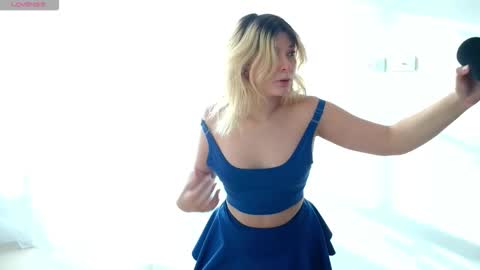 Snapshot of ania_mml chatting on 10.17.25 Ania online show from 10.17.25