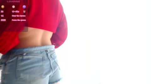 Snapshot of ania_mml chatting on 10.28.25 Ania online show from 10.28.25