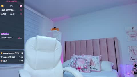 Snapshot of ania_sweet chatting on 12.24.24 Ania online show from 12.24.24