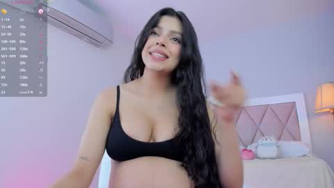 Snapshot of ania_sweet chatting on 11.07.25 Ania online show from 11.07.25