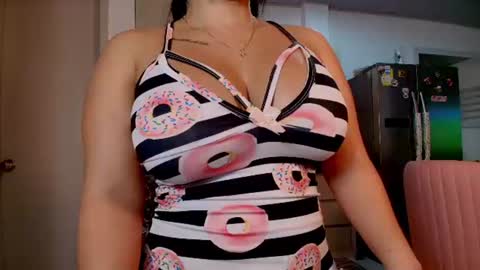 Snapshot of anielli69 chatting on 06.27.26 laura online show from 06.27.26