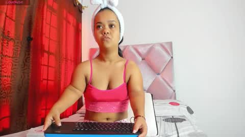 Snapshot of anierey chatting on 09.23.25 anierey online show from 09.23.25