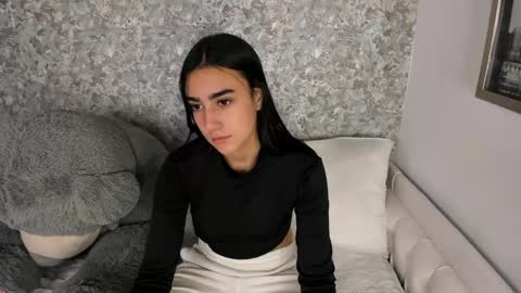 anika_h online show from 04.28.26