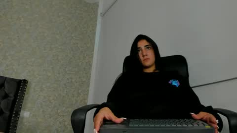 anika_h online show from 06.03.26