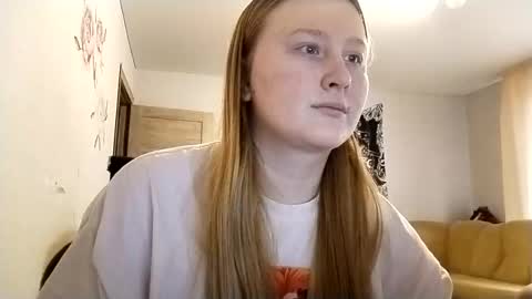 Snapshot of anika_lipps chatting on 10.27.25 Anika online show from 10.27.25