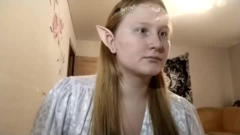 Snapshot of anika_lipps chatting on 10.31.25 Anika online show from 10.31.25