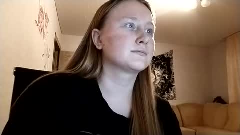 Snapshot of anika_lipps chatting on 11.11.25 Anika online show from 11.11.25