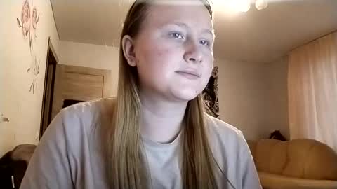 Snapshot of anika_lipps chatting on 12.05.25 Anika online show from 12.05.25