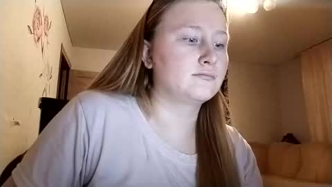 Snapshot of anika_lipps chatting on 12.16.25 Anika online show from 12.16.25