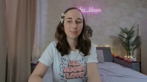 Snapshot of anikabloom chatting on 01.06.25 anikabloom online show from 01.06.25