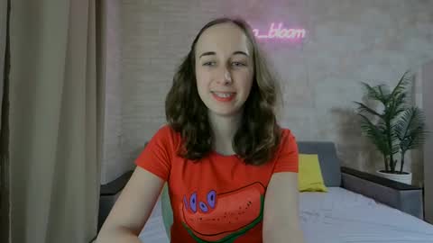 Snapshot of anikabloom chatting on 01.10.25 anikabloom online show from 01.10.25