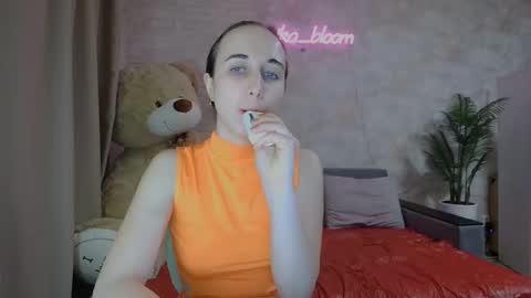 Snapshot of anikabloom chatting on 03.10.25 anikabloom online show from 03.10.25