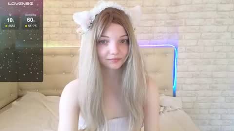 Snapshot of animealica chatting on 06.18.26 Alica online show from 06.18.26