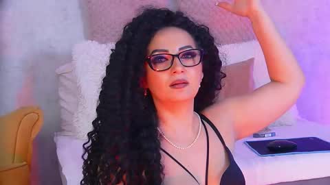 Snapshot of anissia_teaser chatting on 11.10.25 anissia teaser online show from 11.10.25