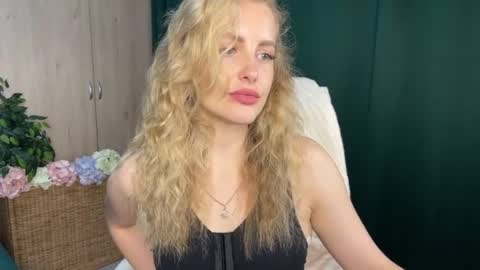 Snapshot of anita_blairr chatting on 05.25.26 Anita online show from 05.25.26