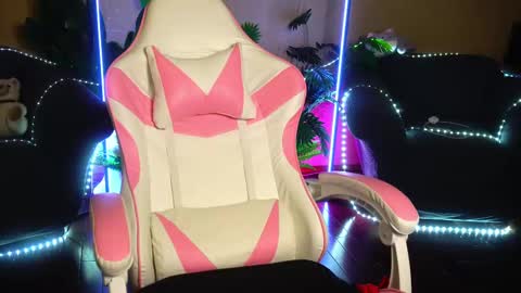 Snapshot of anita_von chatting on 10.21.25 anita_von online show from 10.21.25