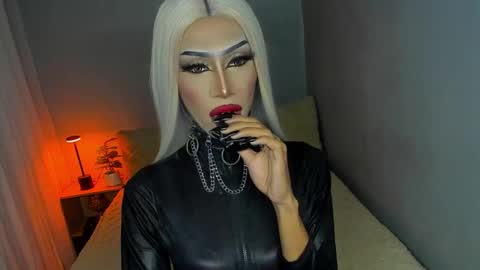 Miss Ann online show from 10.05.25