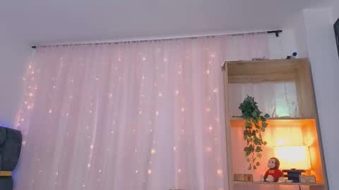 Snapshot of anitaglow chatting on 09.28.25 anitaglow online show from 09.28.25