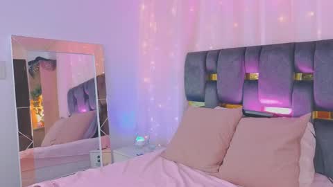 Snapshot of anitaglow chatting on 11.11.25 anitaglow online show from 11.11.25