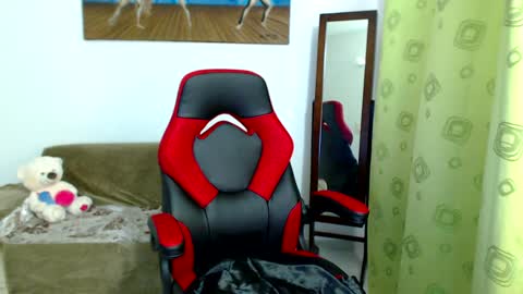 Snapshot of anitazarova chatting on 12.29.24 Anita Zarova online show from 12.29.24