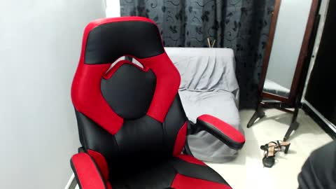 Snapshot of anitazarova chatting on 01.25.25 Anita Zarova online show from 01.25.25