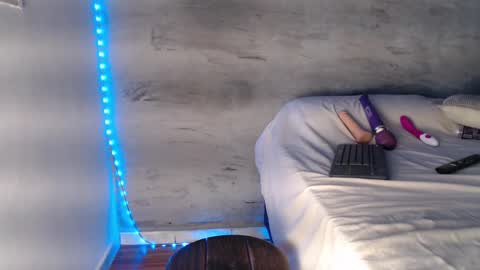 Hello My name is NaiaraPv is OPEN online show from 02.14.25