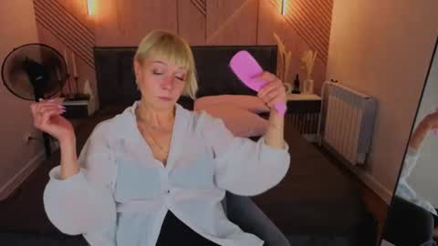 Snapshot of ann_annise chatting on 06.27.26 ann_annise online show from 06.27.26