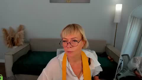 Snapshot of ann_annise chatting on 06.28.26 ann_annise online show from 06.28.26