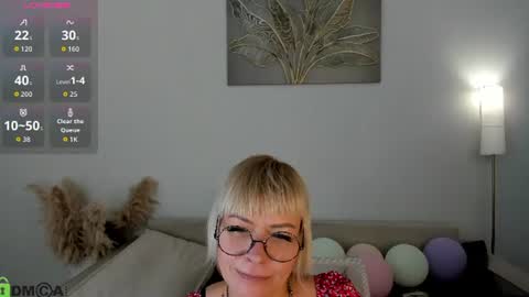 Snapshot of ann_annise chatting on 07.05.26 ann_annise online show from 07.05.26