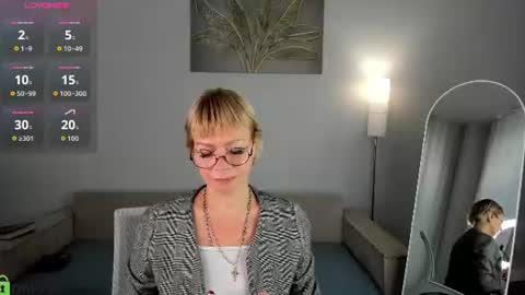 Snapshot of ann_annise chatting on 08.10.26 ann_annise online show from 08.10.26