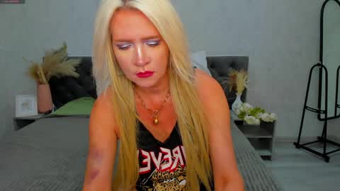 Luna Lady online show from 06.08.26
