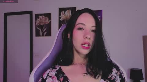 Snapshot of ann_gagner chatting on 11.23.25 Ana online show from 11.23.25