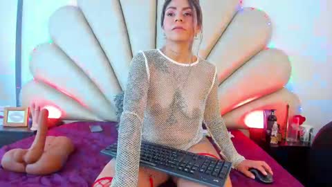 Anna  online show from 02.13.25