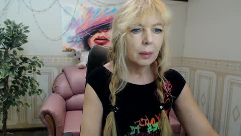 Snapshot of anna_ditrih chatting on 02.05.25 Anna Ditrih online show from 02.05.25