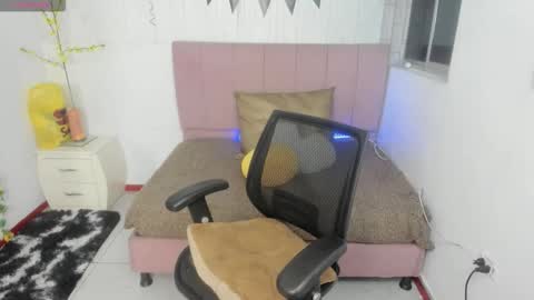 Snapshot of anna_moon18 chatting on 10.15.25 ANNA online show from 10.15.25