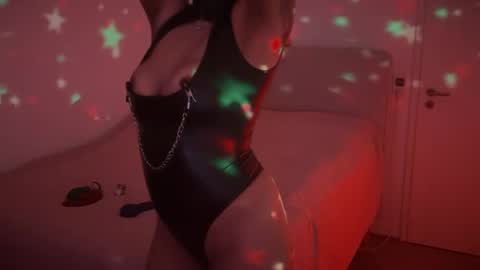 Snapshot of annabelle89x chatting on 02.19.25 annabelle89x online show from 02.19.25