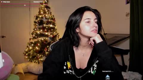 Snapshot of annaforevers chatting on 11.19.25 Anna Forevers online show from 11.19.25