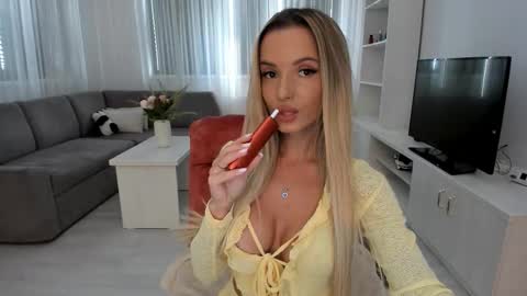 annaise  online show from 09.11.25