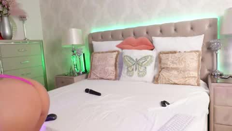 Snapshot of annakarinna chatting on 09.16.25 AnnaKarinaX online show from 09.16.25