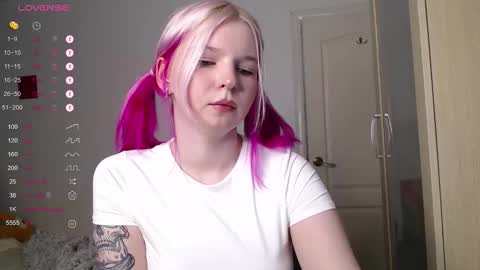 Snapshot of annamilky chatting on 10.17.25 annamilky online show from 10.17.25