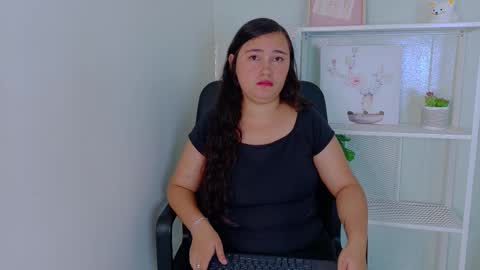 Snapshot of annamorgan__ chatting on 12.18.25 ANNA MORGAN online show from 12.18.25