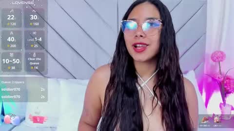 Snapshot of annaqueen_ chatting on 01.10.25 Anna online show from 01.10.25